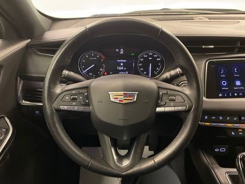 Used 2022 Cadillac XT4 Luxury w/ Cold Weather Package AWD/4WD image 15
