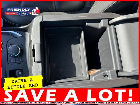 Used 2022 Chevrolet Traverse LT image 37