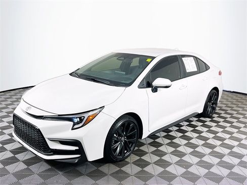 Used 2023 Toyota Corolla SE image 4