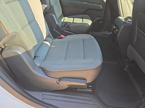 Used 2026 GMC Acadia AT4 w/ Luxury Package AWD/4WD image 89