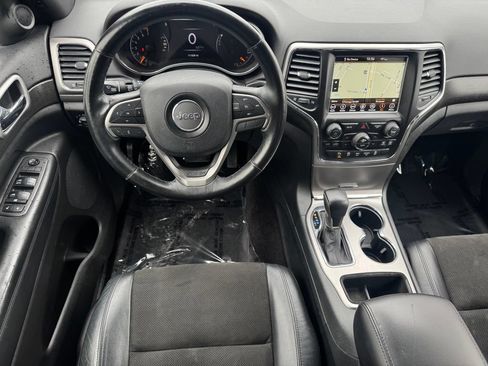 Used 2018 Jeep Grand Cherokee Altitude AWD/4WD image 13