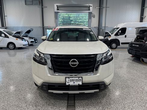 Used 2023 Nissan Pathfinder SL w/ SL Premium Package AWD/4WD image 2