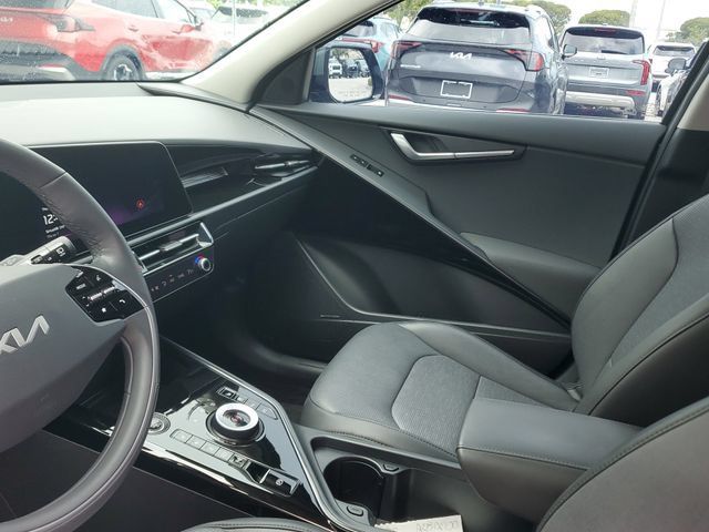 Certified 2023 Kia Niro SX Touring FWD image 21