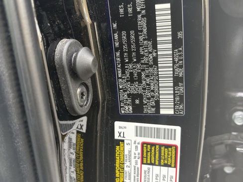 Used 2023 Toyota Highlander Limited image 12