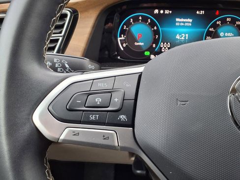 Used 2024 Volkswagen Atlas SE image 35