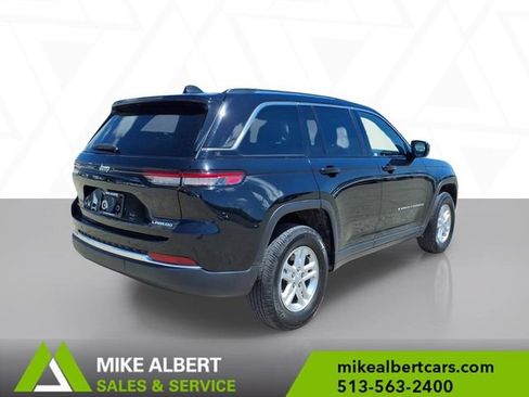 Used 2023 Jeep Grand Cherokee Laredo w/ Luxury Tech Group I AWD/4WD image 7