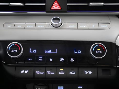 New 2025 Hyundai Elantra Limited FWD image 28