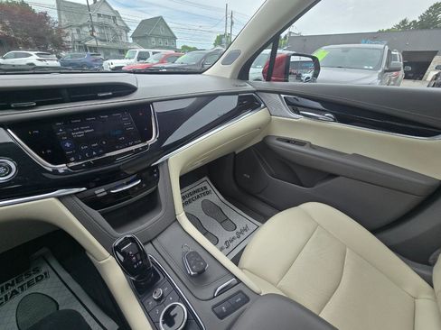 Used 2024 Cadillac XT6 Premium Luxury AWD/4WD image 12