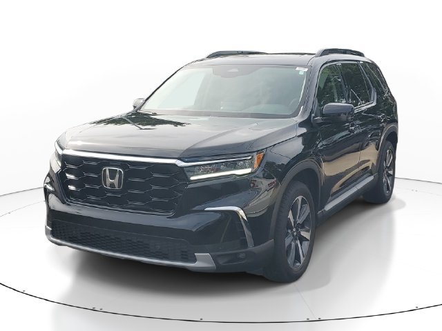 Used 2025 Honda Pilot Touring image 2