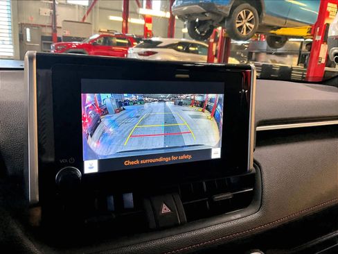 Used 2023 Toyota RAV4 SE image 19