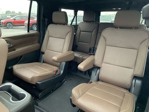 Used 2023 Chevrolet Suburban High Country w/ Premium Package 2 image 25