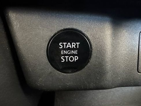 Used 2024 Nissan Rogue SV AWD/4WD image 35