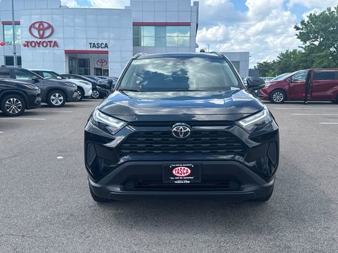 Used 2025 Toyota RAV4 XLE AWD/4WD image 2