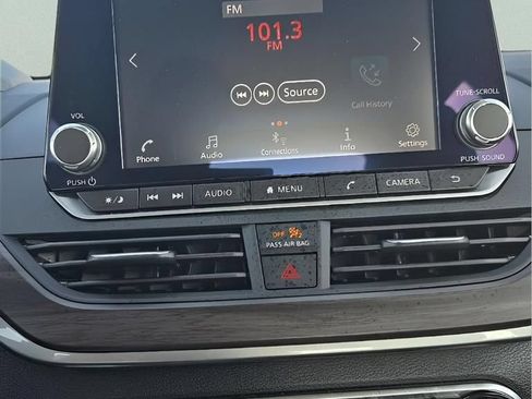 Used 2025 Nissan Altima 2.5 SV FWD image 15