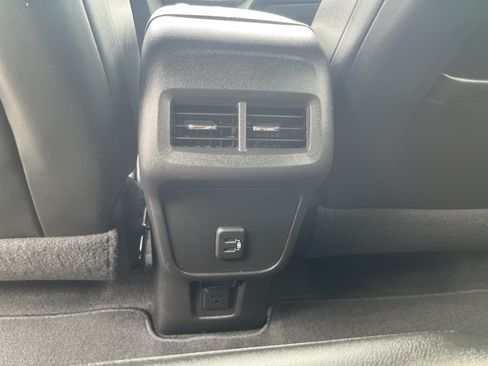 Used 2022 Chevrolet Equinox RS w/ RS Leather Package FWD image 26