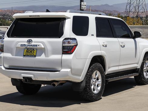 Used 2018 Toyota 4Runner SR5 Premium RWD image 4