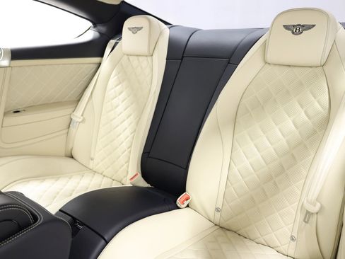 Used 2017 Bentley Continental GT image 40