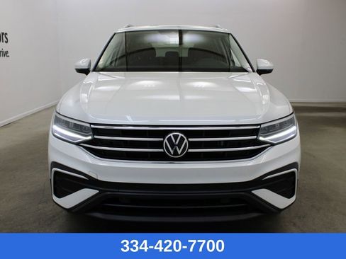 Certified 2023 Volkswagen Tiguan SE w/ Panoramic Sunroof Package image 6