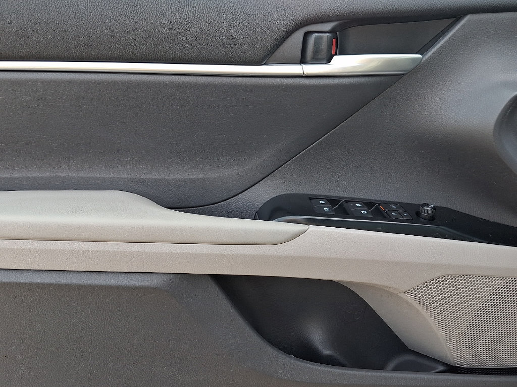Certified 2018 Toyota Camry LE w/ Convenience Package FWD image 12