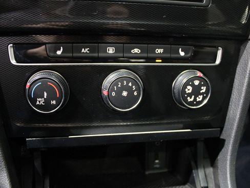 Used 2016 Volkswagen GTI SE FWD image 32