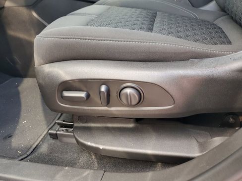 Used 2019 Chevrolet Blazer LT image 12