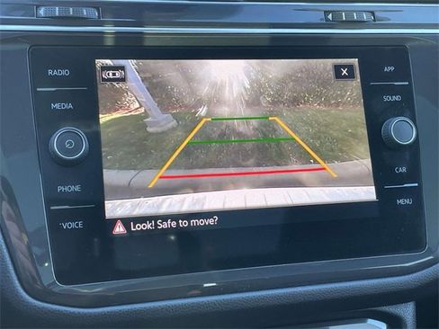 Used 2022 Volkswagen Tiguan SE image 4