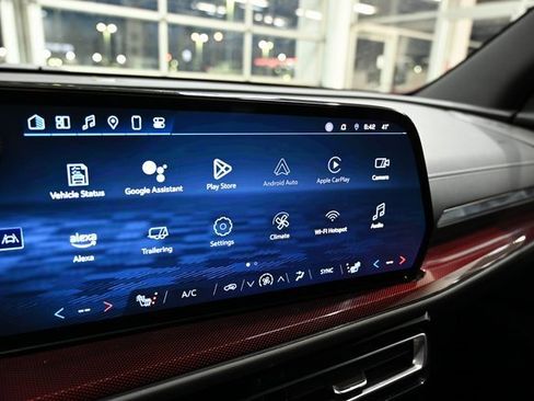 Used 2024 Chevrolet Traverse Z71 w/ LPO, Floor Liner Package image 16