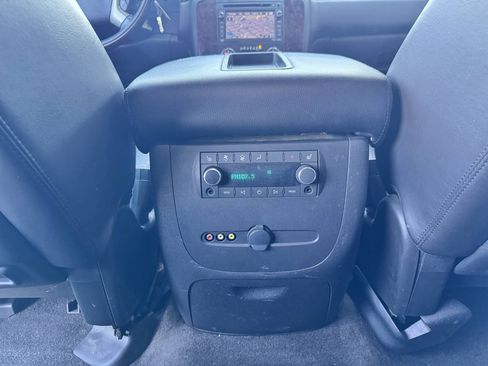 Used 2011 GMC Yukon Denali RWD image 37