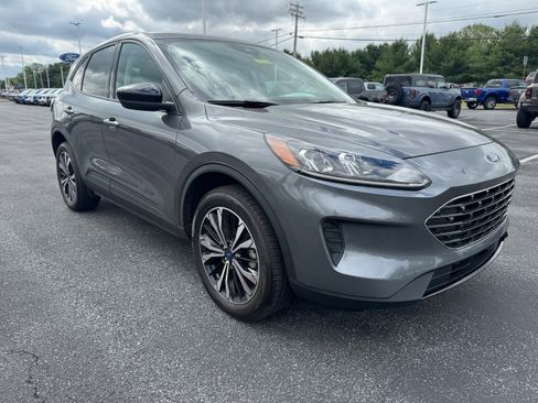 Used 2022 Ford Escape SE w/ SE Sport Appearance Package AWD/4WD image 6