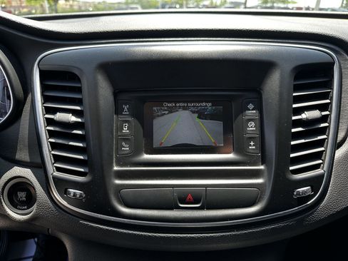 Used 2016 Chrysler 200 Limited w/ Convenience Group FWD image 15