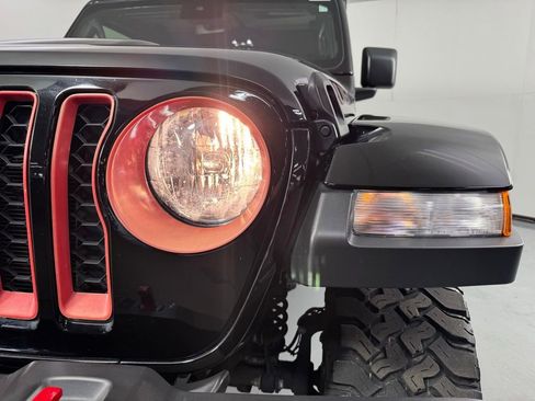 Used 2022 Jeep Gladiator Rubicon w/ Cold Weather Group AWD/4WD image 2