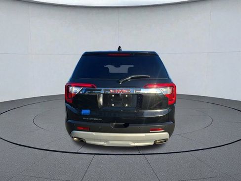 Used 2023 GMC Acadia SLE image 4