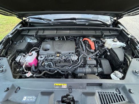 Used 2025 Toyota Highlander XLE AWD/4WD image 12