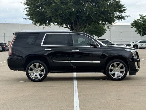 Used 2018 Cadillac Escalade Luxury AWD/4WD image 3