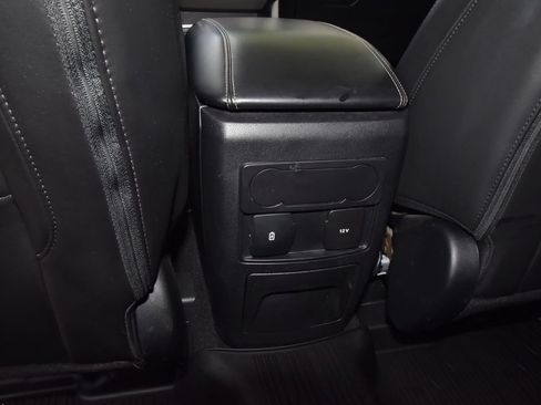 Used 2024 Ford Explorer XLT w/ Equipment Group 202A AWD/4WD image 17