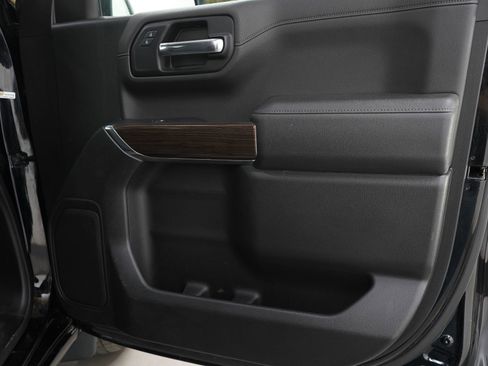 Used 2019 Chevrolet Silverado 1500 RST image 11