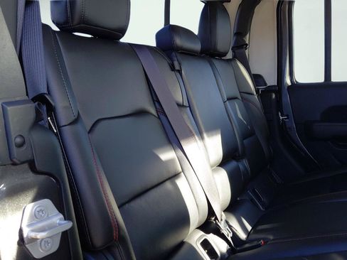 Used 2021 Jeep Gladiator Rubicon image 16