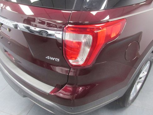 Used 2019 Ford Explorer XLT w/ Equipment Group 202A image 11