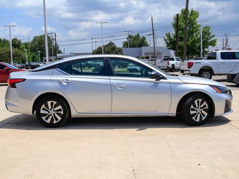 Used 2024 Nissan Altima 2.5 S FWD image 21