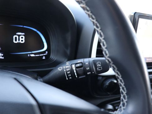 Used 2023 Hyundai Venue Limited image 21