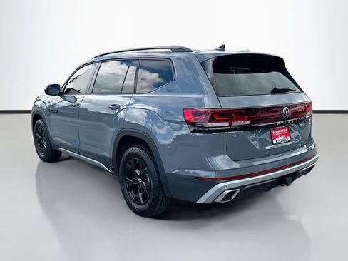 Used 2025 Volkswagen Atlas Peak Edition SE AWD/4WD image 8