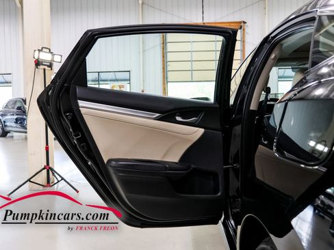 Used 2017 Honda Civic Touring image 19