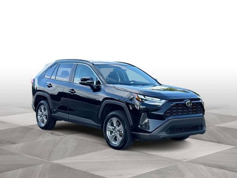Used 2025 Toyota RAV4 XLE image 2