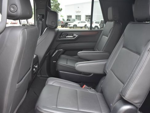 Used 2025 GMC Yukon Denali RWD image 16