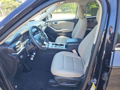 Used 2023 Ford Explorer XLT w/ Equipment Group 202A AWD/4WD image 10