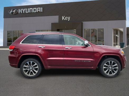 Used 2017 Jeep Grand Cherokee Overland image 3