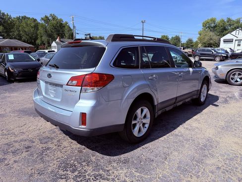 Used 2014 Subaru Outback 2.5i Premium AWD/4WD image 5