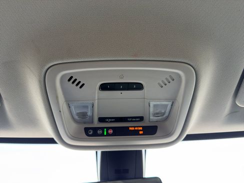 Used 2018 Chevrolet Traverse LT image 21