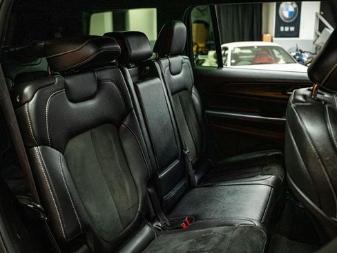 Used 2023 Jeep Grand Cherokee L Laredo image 12