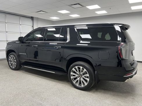 Used 2025 Chevrolet Suburban High Country image 7